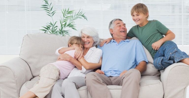 Diálogos que Unen: Encuentros para Romper Barreras Generacionales