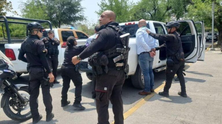 Detienen al delegado del IMSS en Tamaulipas con tres millones de pesos