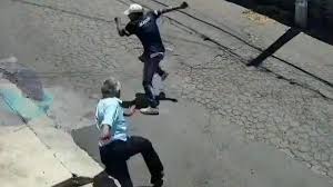 Adulto mayor defiende su negocio con machete y ahuyenta a ladrones en Xochimilco