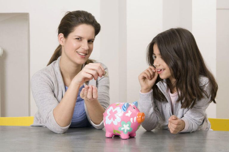 Guía para criar niños con buenos hábitos financieros desde casa