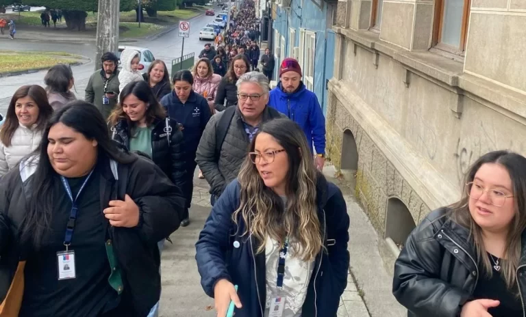 Fuerte terremoto de 7.5 sacude el sur de Chile y Argentina: emiten alerta de tsunami y evacúan zonas costeras