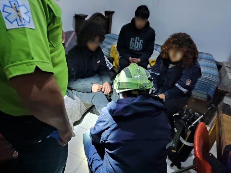 Rescatan a tres excursionistas en el volcán Xinantécatl