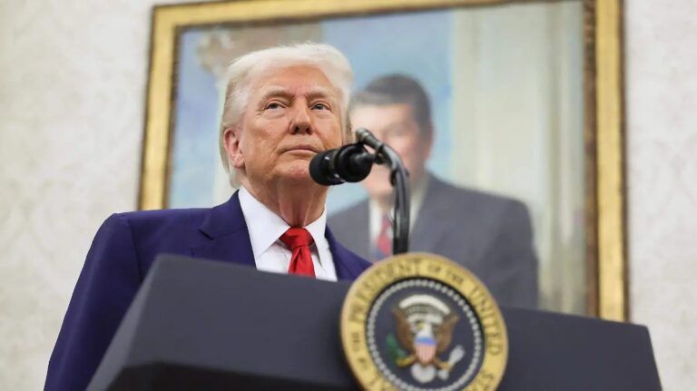 Bloquea Tribunal de EU los aranceles de Trump