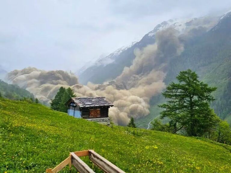 Arrasa glaciar con un pueblo en Suiza