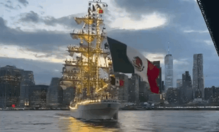 Buque de la Armada de México colisiona con el Puente de Brooklyn