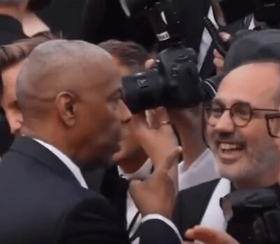 Denzel Washington enfrenta a fotógrafo durante alfombra roja