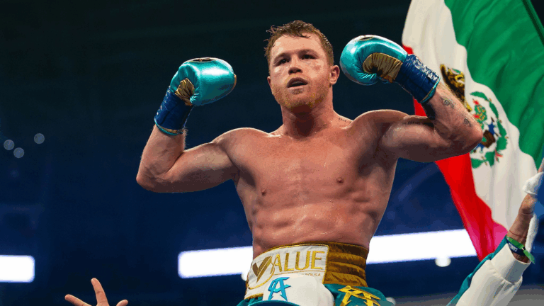 Canelo Álvarez y William Scull superan la báscula rumbo a la pelea por el título indiscutido en Arabia Saudita
