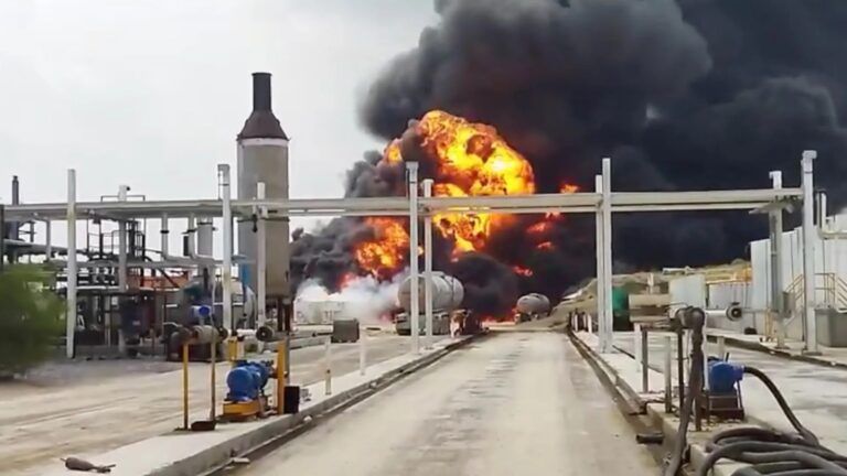Fuerte incendio se registro en la empresa Marvic ubicada en Cadereyta
