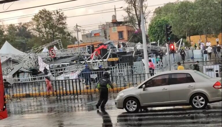 Colapsa escenario en Alcaldía Gustavo A. Madero; hay siete lesionados.