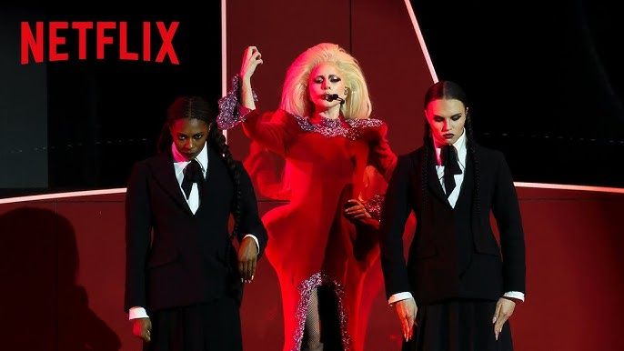 Lady Gaga deslumbra con una tenebrosa actuación temática en Tudum 2025 de Netflix