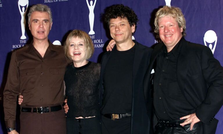 “Psycho Killer” de Talking Heads cobra vida con su primer video oficial a 50 años de su debut en vivo