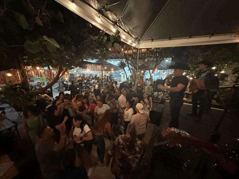 Ejecutan en plena presentación a vocalista de corridos norteños en Morelos
