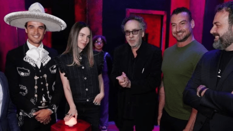 Tim Burton inaugura su laberinto surrealista en la CDMX