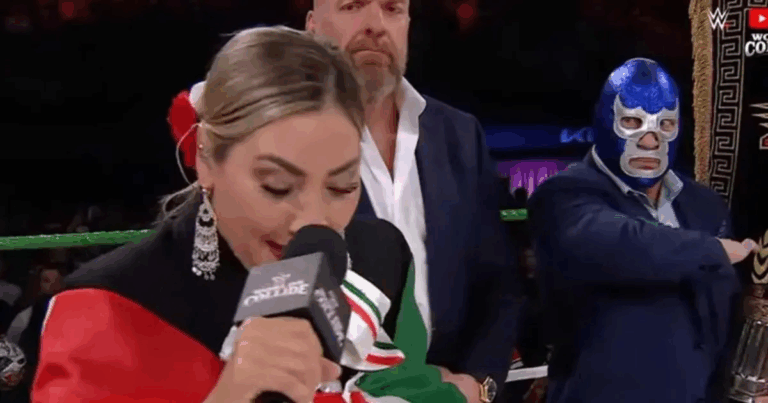 Deyra Barrera comete error al entonar el Himno Nacional