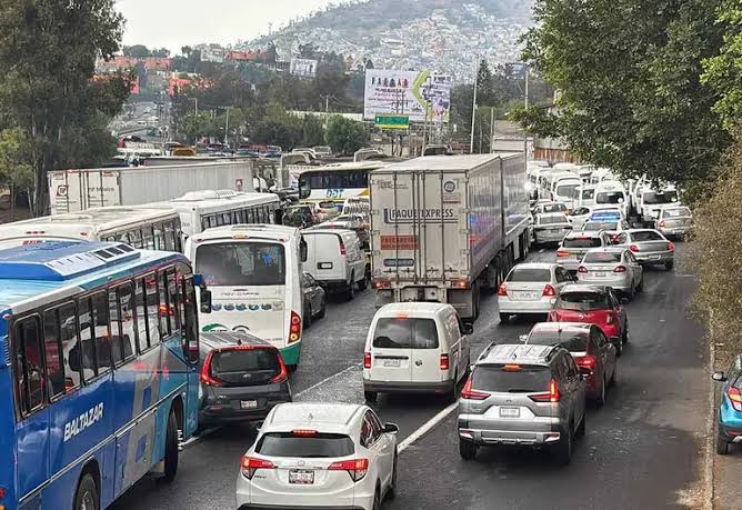 Día de bloqueos y protestas: transportistas, burócratas, estudiantes y vecinos paralizan zonas del Edomex y CDMX