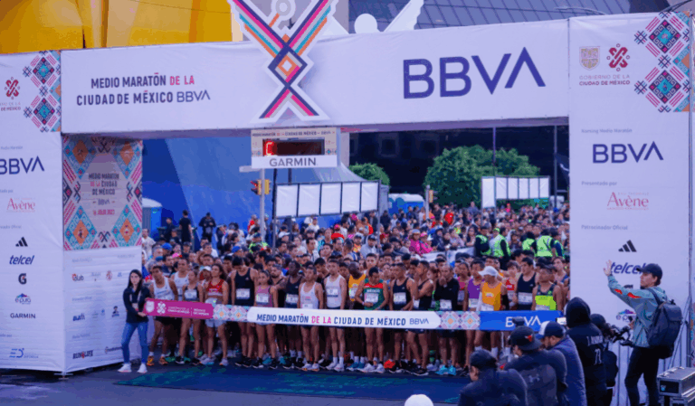 Error en la ruta del Medio Maratón CDMX 2025 genera controversia sobre récord histórico