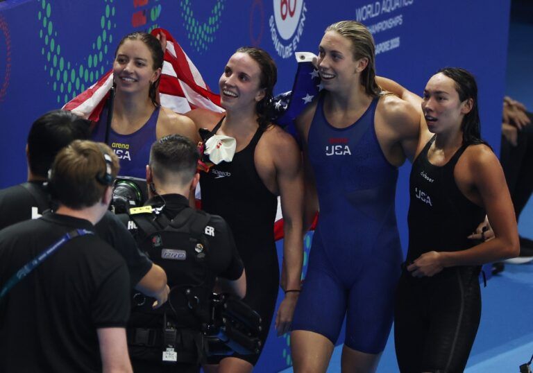 Las mujeres salvan el honor de EE. UU. en el Mundial de Natación