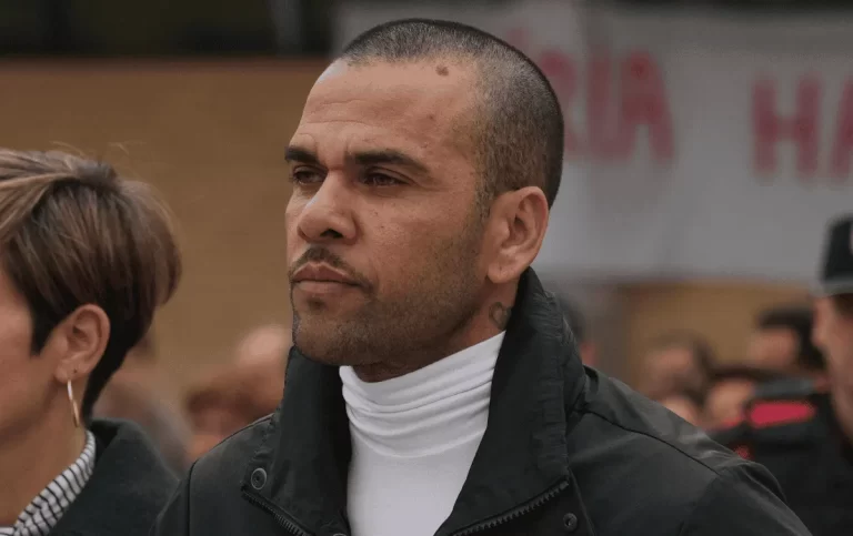 Dani Alves, condenado a indemnizar a Pumas por incumplimiento contractual