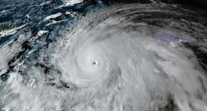 🌪️ Huracán Melissa toca tierra en Jamaica como categoría 5 con vientos de 295 km/h; alertan por daños catastróficos