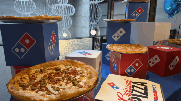 🍕Domino’s presenta su nueva imagen y una masa innovadora tipo croissant.🥐