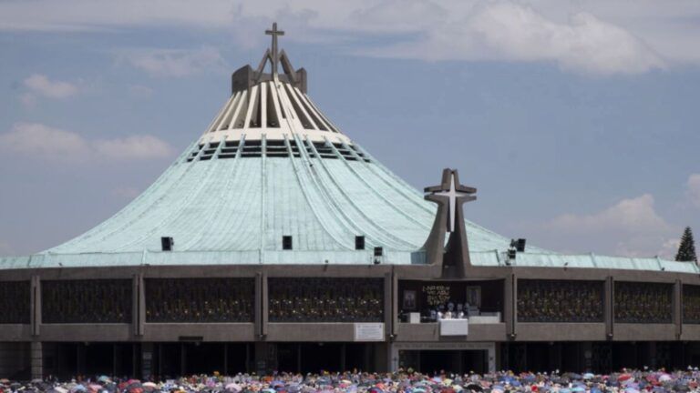 “Que nos bendiga”: Millones de peregrinos festejan a la Virgen de Guadalupe en la Basílica