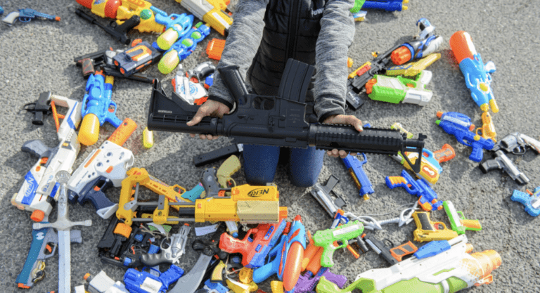 ¿Los juguetes son el problema? CDMX discute prohibición de armas de juguete mientras la violencia aumenta