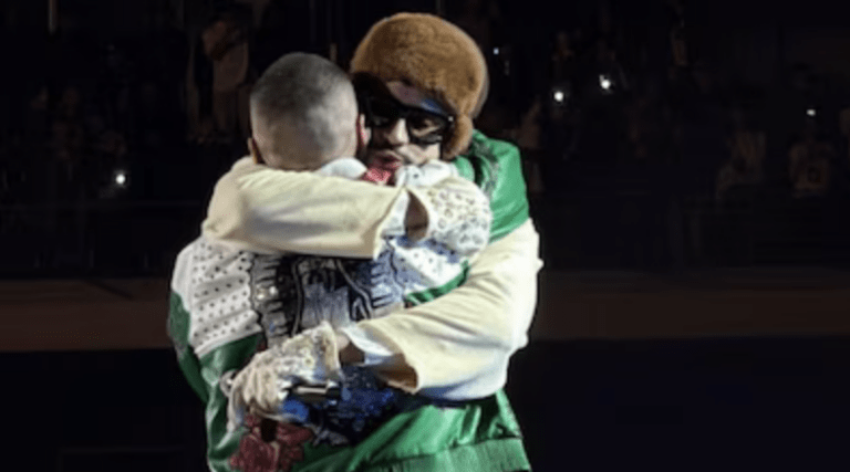 Bad Bunny y J Balvin sellan su reconciliación en México con un reencuentro histórico sobre el escenario