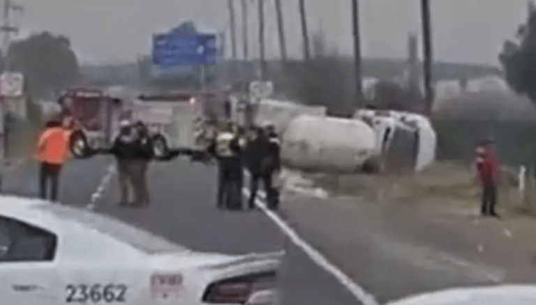 ¡Emergencia en el Edomex hoy! Vuelca pipa de gas en la autopista Peñón–Texcoco y provoca cierre total